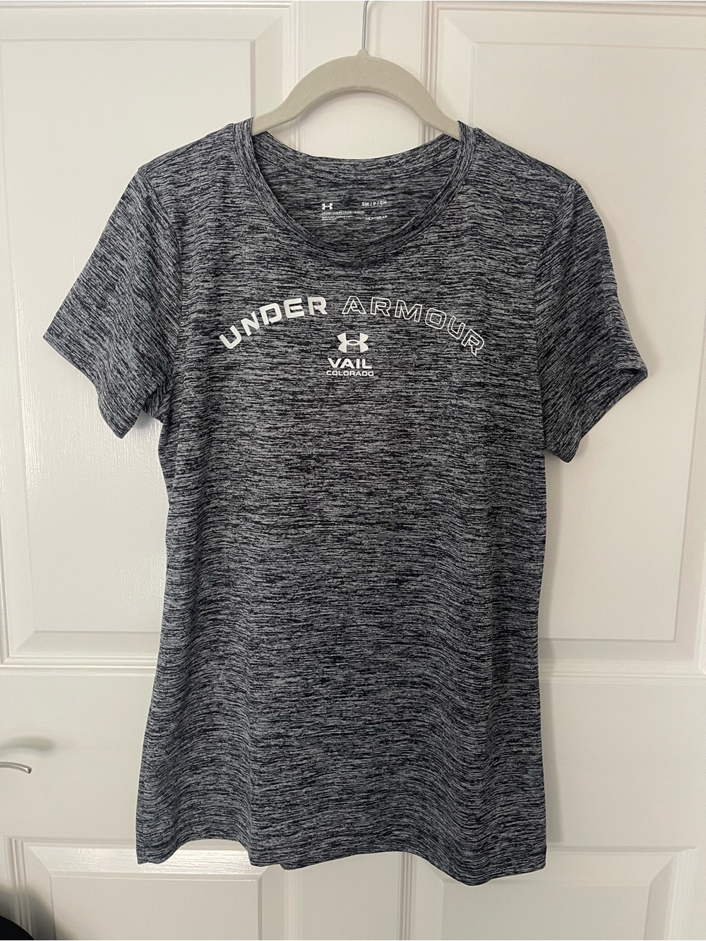 Under Armour Women's Charcoal Heather Performance Tee with Vail Co. Graphic